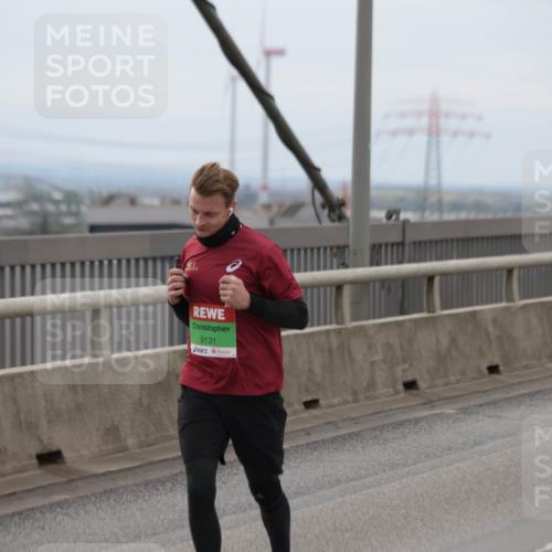 03.10.2025 - Köhlbrandbrückenlauf Jannik Wohlers http://msf.ph/oto/9146892 03.10.2025 15:49:55 Position 1 9131 meine-sportfotos.de