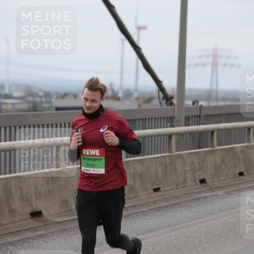 03.10.2025 - Köhlbrandbrückenlauf Jannik Wohlers http://msf.ph/oto/9146895 03.10.2025 15:49:55 Position 1 9131 meine-sportfotos.de