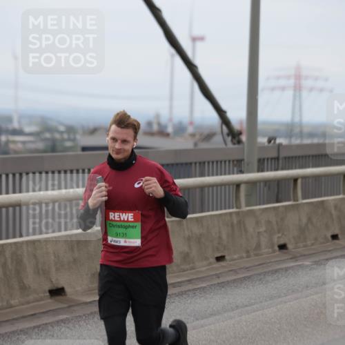 03.10.2025 - Köhlbrandbrückenlauf Jannik Wohlers http://msf.ph/oto/9146896 03.10.2025 15:49:55 Position 1 9131 meine-sportfotos.de