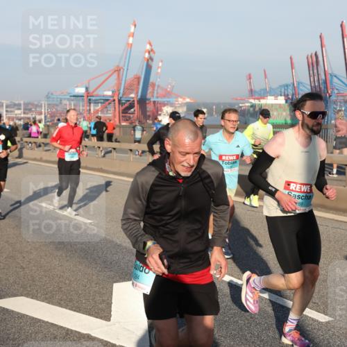 03.10.2025 - Köhlbrandbrückenlauf Yannick Fuchs http://msf.ph/oto/9146898 03.10.2025 08:37:15 Position 2 1084, 1639, 269 meine-sportfotos.de