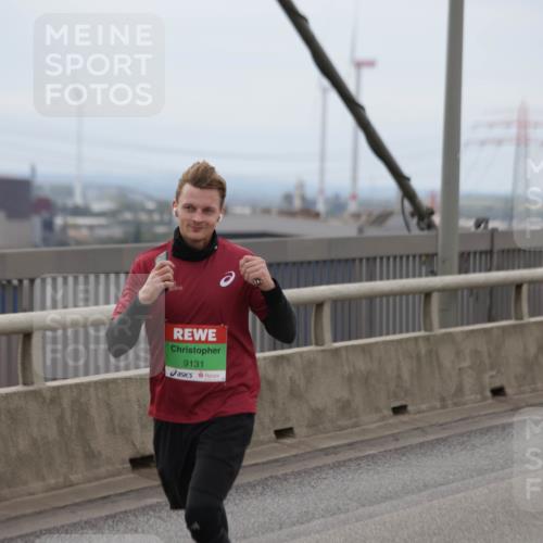 03.10.2025 - Köhlbrandbrückenlauf Jannik Wohlers http://msf.ph/oto/9146899 03.10.2025 15:49:55 Position 1 9131 meine-sportfotos.de