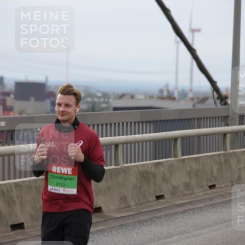 03.10.2025 - Köhlbrandbrückenlauf Jannik Wohlers http://msf.ph/oto/9146905 03.10.2025 15:49:55 Position 1 9131 meine-sportfotos.de