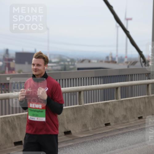 03.10.2025 - Köhlbrandbrückenlauf Jannik Wohlers http://msf.ph/oto/9146907 03.10.2025 15:49:55 Position 1 9131 meine-sportfotos.de