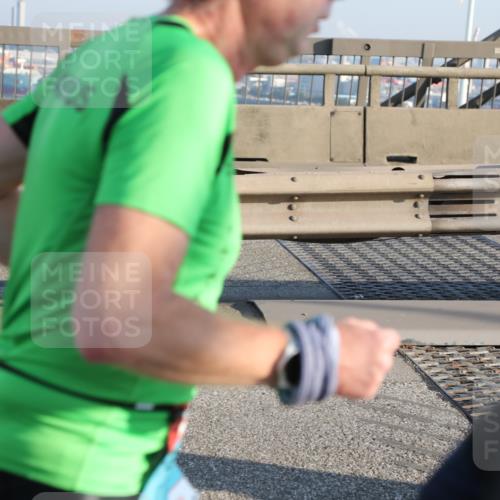 03.10.2025 - Köhlbrandbrückenlauf Yannick Fuchs http://msf.ph/oto/9146910 03.10.2025 08:37:23 Position 2  meine-sportfotos.de