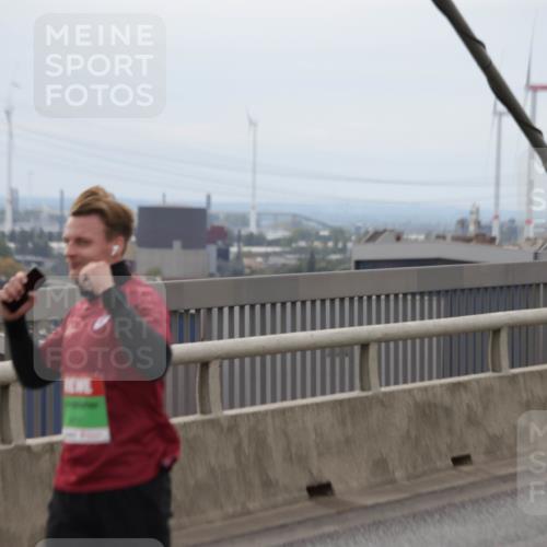 03.10.2025 - Köhlbrandbrückenlauf Jannik Wohlers http://msf.ph/oto/9146911 03.10.2025 15:49:55 Position 1  meine-sportfotos.de