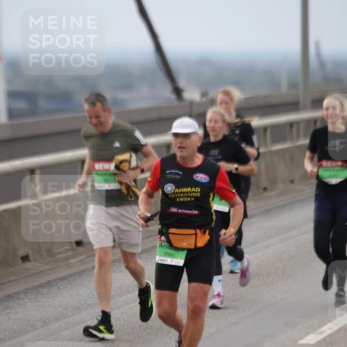 03.10.2025 - Köhlbrandbrückenlauf Jannik Wohlers http://msf.ph/oto/9146925 03.10.2025 15:50:00 Position 1 8960, 2007, 8970 meine-sportfotos.de