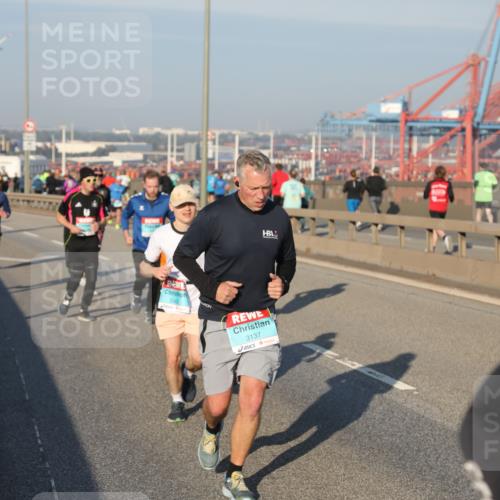 03.10.2025 - Köhlbrandbrückenlauf Yannick Fuchs http://msf.ph/oto/9146928 03.10.2025 08:37:26 Position 2 3342, 3137 meine-sportfotos.de
