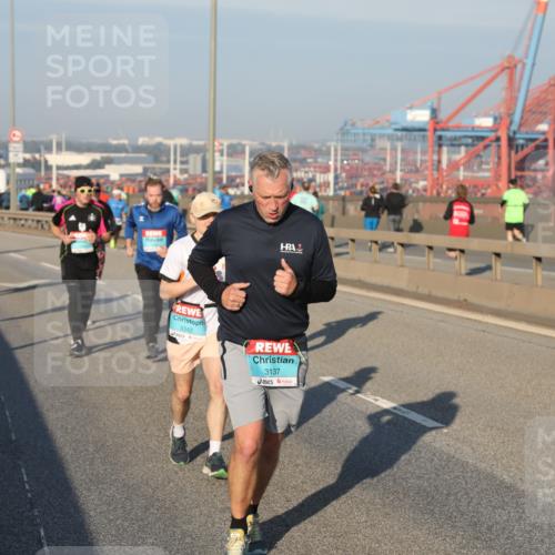03.10.2025 - Köhlbrandbrückenlauf Yannick Fuchs http://msf.ph/oto/9146931 03.10.2025 08:37:26 Position 2 3342, 3137 meine-sportfotos.de