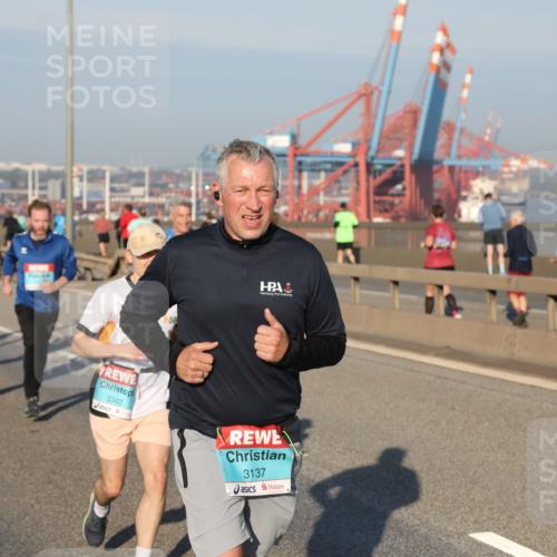 03.10.2025 - Köhlbrandbrückenlauf Yannick Fuchs http://msf.ph/oto/9146941 03.10.2025 08:37:27 Position 2 3342, 3137 meine-sportfotos.de