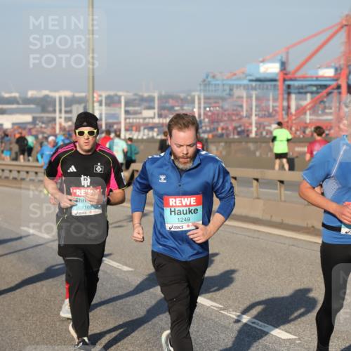 03.10.2025 - Köhlbrandbrückenlauf Yannick Fuchs http://msf.ph/oto/9146950 03.10.2025 08:37:28 Position 2 1405, 1109, 1249, 1247 meine-sportfotos.de