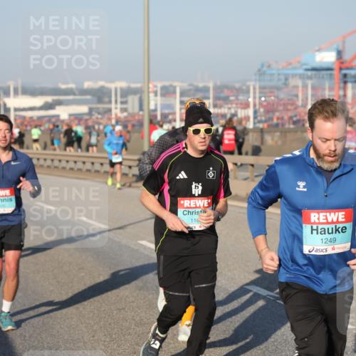 03.10.2025 - Köhlbrandbrückenlauf Yannick Fuchs http://msf.ph/oto/9146958 03.10.2025 08:37:29 Position 2 1405, 110, 1249 meine-sportfotos.de