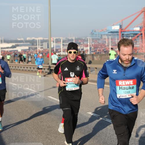 03.10.2025 - Köhlbrandbrückenlauf Yannick Fuchs http://msf.ph/oto/9146960 03.10.2025 08:37:29 Position 2 1405, 1109, 1249 meine-sportfotos.de