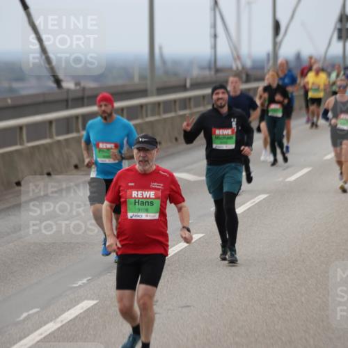 03.10.2025 - Köhlbrandbrückenlauf Jannik Wohlers http://msf.ph/oto/9146970 03.10.2025 15:50:04 Position 1 55, 970, 967, 9198, 8846 meine-sportfotos.de