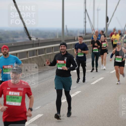 03.10.2025 - Köhlbrandbrückenlauf Jannik Wohlers http://msf.ph/oto/9146981 03.10.2025 15:50:05 Position 1 8294, 8292, 9109 meine-sportfotos.de
