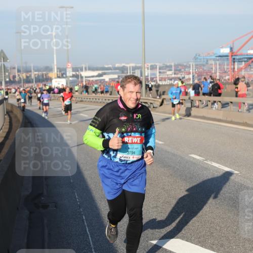 03.10.2025 - Köhlbrandbrückenlauf Yannick Fuchs http://msf.ph/oto/9146993 03.10.2025 08:37:32 Position 2 100020, 3794 meine-sportfotos.de
