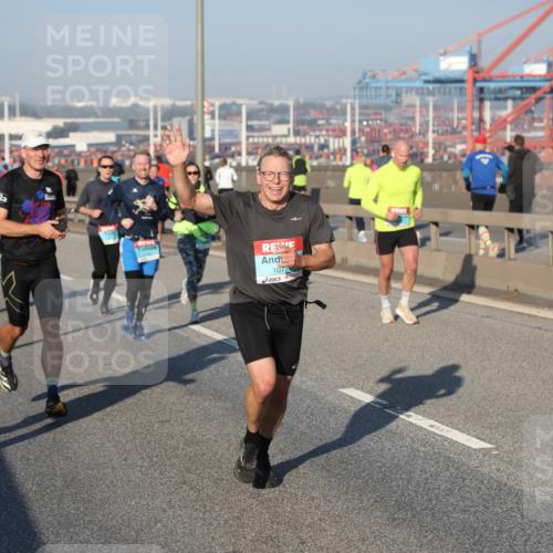03.10.2025 - Köhlbrandbrückenlauf Yannick Fuchs http://msf.ph/oto/9147013 03.10.2025 08:37:45 Position 2 1115, 1077 meine-sportfotos.de