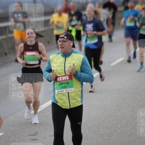 03.10.2025 - Köhlbrandbrückenlauf Jannik Wohlers http://msf.ph/oto/9147032 03.10.2025 15:50:11 Position 1 9080 meine-sportfotos.de