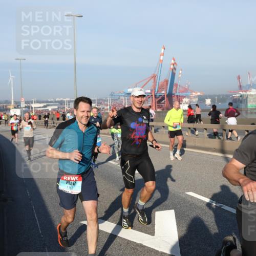 03.10.2025 - Köhlbrandbrückenlauf Yannick Fuchs http://msf.ph/oto/9147042 03.10.2025 08:37:47 Position 2 1115, 19, 1077 meine-sportfotos.de