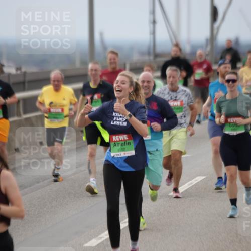 03.10.2025 - Köhlbrandbrückenlauf Jannik Wohlers http://msf.ph/oto/9147045 03.10.2025 15:50:13 Position 1 9727, 9152, 8451 meine-sportfotos.de