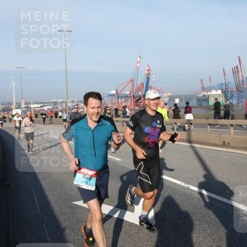 03.10.2025 - Köhlbrandbrückenlauf Yannick Fuchs http://msf.ph/oto/9147046 03.10.2025 08:37:48 Position 2 1115 meine-sportfotos.de