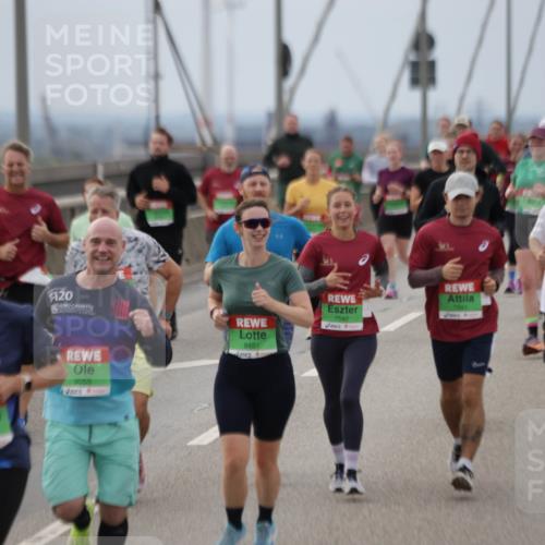 03.10.2025 - Köhlbrandbrückenlauf Jannik Wohlers http://msf.ph/oto/9147063 03.10.2025 15:50:14 Position 1 120, 9152, 9055, 11, 7542, 8451, 10 meine-sportfotos.de