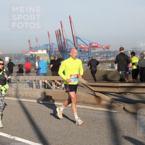 03.10.2025 - Köhlbrandbrückenlauf Yannick Fuchs http://msf.ph/oto/9147064 03.10.2025 08:37:49 Position 2 1262, 1168, 118 meine-sportfotos.de
