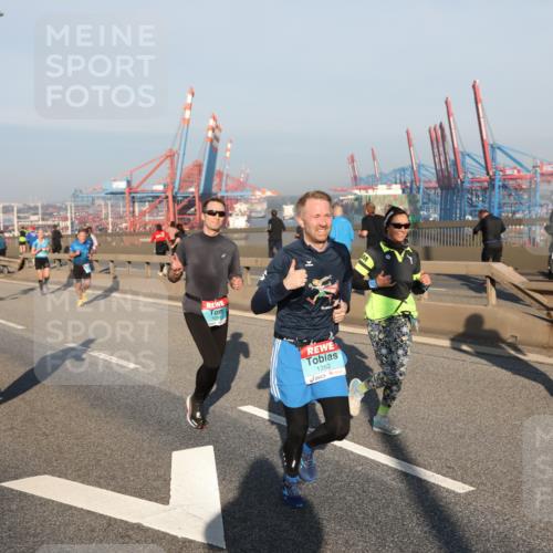 03.10.2025 - Köhlbrandbrückenlauf Yannick Fuchs http://msf.ph/oto/9147072 03.10.2025 08:37:50 Position 2 1262 meine-sportfotos.de