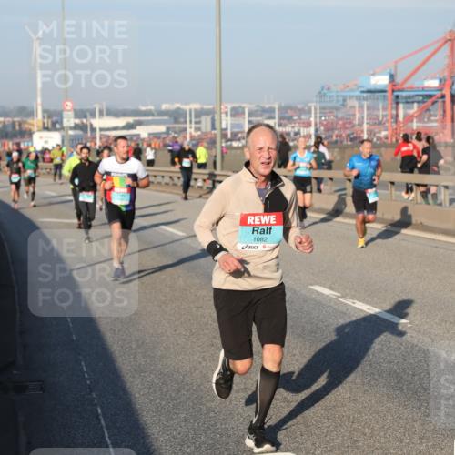 03.10.2025 - Köhlbrandbrückenlauf Yannick Fuchs http://msf.ph/oto/9147075 03.10.2025 08:37:50 Position 2 1082 meine-sportfotos.de