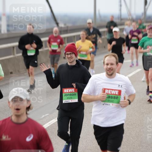 03.10.2025 - Köhlbrandbrückenlauf Jannik Wohlers http://msf.ph/oto/9147133 03.10.2025 15:50:20 Position 1 8529, 8540 meine-sportfotos.de