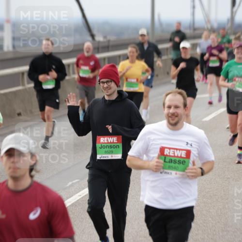 03.10.2025 - Köhlbrandbrückenlauf Jannik Wohlers http://msf.ph/oto/9147134 03.10.2025 15:50:20 Position 1 8529, 8540 meine-sportfotos.de