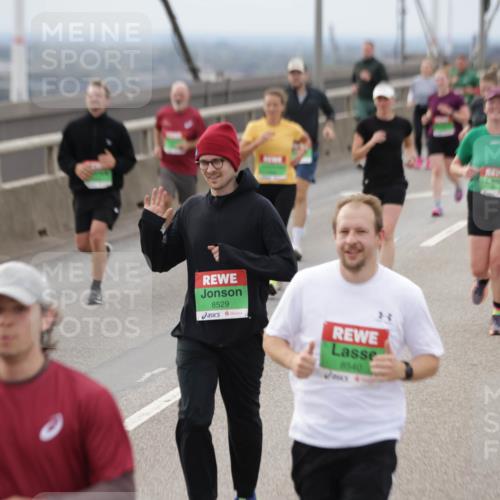03.10.2025 - Köhlbrandbrückenlauf Jannik Wohlers http://msf.ph/oto/9147136 03.10.2025 15:50:20 Position 1 8529, 8540 meine-sportfotos.de