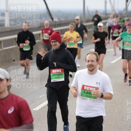 03.10.2025 - Köhlbrandbrückenlauf Jannik Wohlers http://msf.ph/oto/9147137 03.10.2025 15:50:20 Position 1 8529, 8540 meine-sportfotos.de