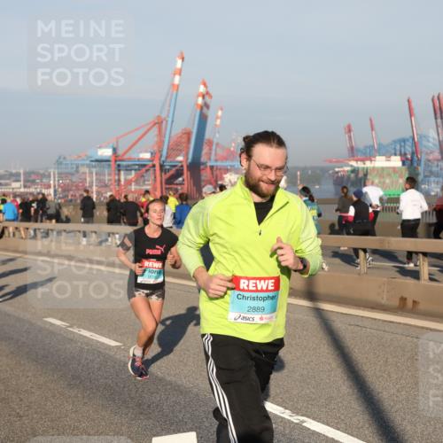 03.10.2025 - Köhlbrandbrückenlauf Yannick Fuchs http://msf.ph/oto/9147152 03.10.2025 08:37:58 Position 2 1018, 2889 meine-sportfotos.de