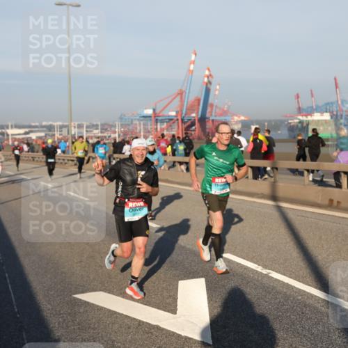 03.10.2025 - Köhlbrandbrückenlauf Yannick Fuchs http://msf.ph/oto/9147182 03.10.2025 08:38:01 Position 2  meine-sportfotos.de