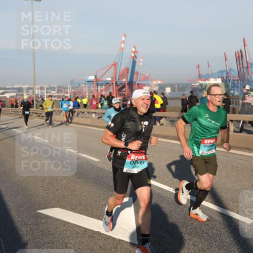 03.10.2025 - Köhlbrandbrückenlauf Yannick Fuchs http://msf.ph/oto/9147190 03.10.2025 08:38:01 Position 2 3091 meine-sportfotos.de