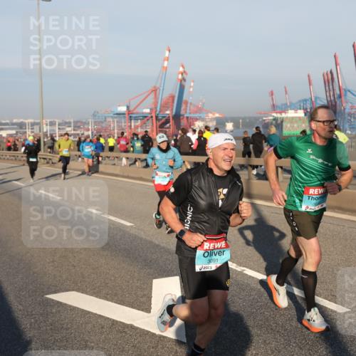03.10.2025 - Köhlbrandbrückenlauf Yannick Fuchs http://msf.ph/oto/9147193 03.10.2025 08:38:01 Position 2 3091 meine-sportfotos.de