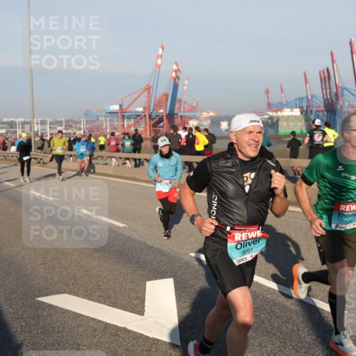 03.10.2025 - Köhlbrandbrückenlauf Yannick Fuchs http://msf.ph/oto/9147195 03.10.2025 08:38:02 Position 2 3091, 3658 meine-sportfotos.de