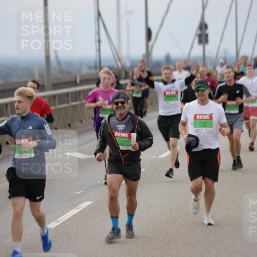 03.10.2025 - Köhlbrandbrückenlauf Jannik Wohlers http://msf.ph/oto/9147221 03.10.2025 15:50:28 Position 1 9735, 9698, 9745, 9708 meine-sportfotos.de