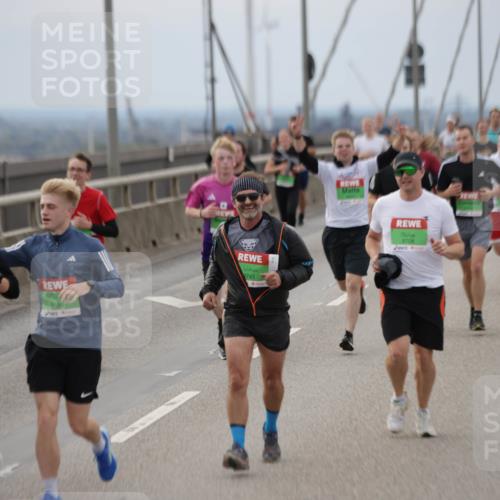 03.10.2025 - Köhlbrandbrückenlauf Jannik Wohlers http://msf.ph/oto/9147223 03.10.2025 15:50:28 Position 1 9735, 9698, 745, 9708 meine-sportfotos.de