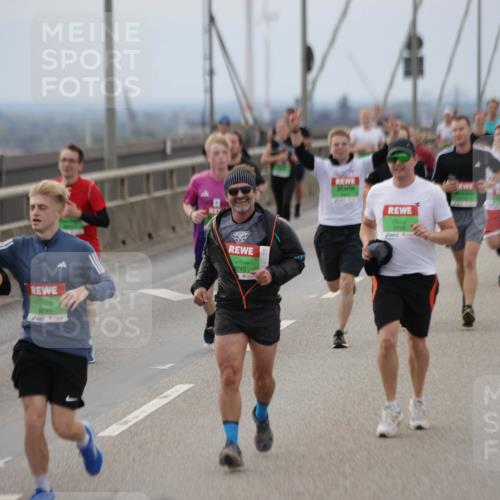 03.10.2025 - Köhlbrandbrückenlauf Jannik Wohlers http://msf.ph/oto/9147224 03.10.2025 15:50:28 Position 1 9736, 9698, 9745, 9708 meine-sportfotos.de