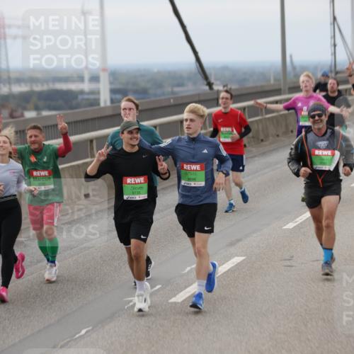 03.10.2025 - Köhlbrandbrückenlauf Jannik Wohlers http://msf.ph/oto/9147236 03.10.2025 15:50:29 Position 1 7913, 9735, 9698 meine-sportfotos.de