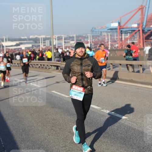 03.10.2025 - Köhlbrandbrückenlauf Yannick Fuchs http://msf.ph/oto/9147261 03.10.2025 08:38:12 Position 2 2959 meine-sportfotos.de