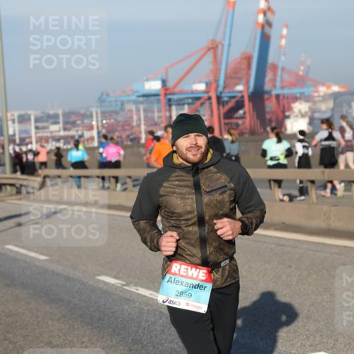 03.10.2025 - Köhlbrandbrückenlauf Yannick Fuchs http://msf.ph/oto/9147271 03.10.2025 08:38:13 Position 2 2959 meine-sportfotos.de