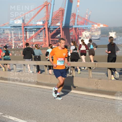 03.10.2025 - Köhlbrandbrückenlauf Yannick Fuchs http://msf.ph/oto/9147283 03.10.2025 08:38:14 Position 2 1315 meine-sportfotos.de