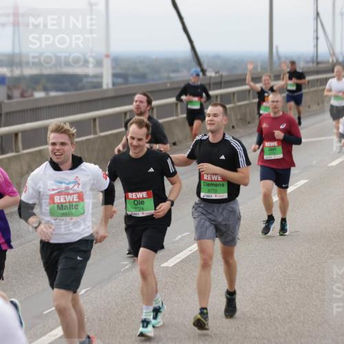 03.10.2025 - Köhlbrandbrückenlauf Jannik Wohlers http://msf.ph/oto/9147294 03.10.2025 15:50:34 Position 1 8513, 4, 8841, 8774, 8772 meine-sportfotos.de