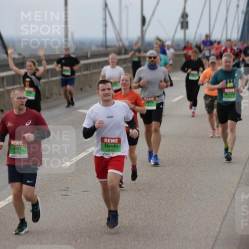 03.10.2025 - Köhlbrandbrückenlauf Jannik Wohlers http://msf.ph/oto/9147301 03.10.2025 15:50:35 Position 1 8775, 8773 meine-sportfotos.de