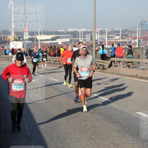 03.10.2025 - Köhlbrandbrückenlauf Yannick Fuchs http://msf.ph/oto/9147305 03.10.2025 08:38:16 Position 2 3224, 1071 meine-sportfotos.de