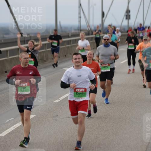 03.10.2025 - Köhlbrandbrückenlauf Jannik Wohlers http://msf.ph/oto/9147306 03.10.2025 15:50:35 Position 1 8775, 8773, 2125 meine-sportfotos.de