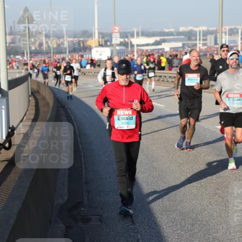 03.10.2025 - Köhlbrandbrückenlauf Yannick Fuchs http://msf.ph/oto/9147310 03.10.2025 08:38:16 Position 2 3224, 1071 meine-sportfotos.de