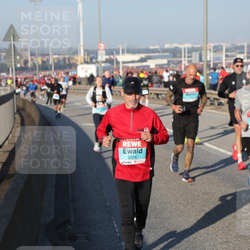 03.10.2025 - Köhlbrandbrückenlauf Yannick Fuchs http://msf.ph/oto/9147317 03.10.2025 08:38:17 Position 2 3224, 1071 meine-sportfotos.de